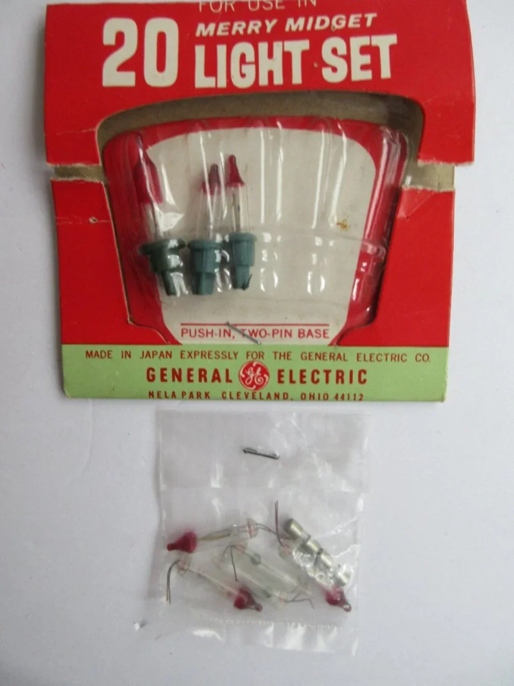 Santa’s World Kurt Adler 10 Miniature Italian Plastic Poinsettia String Lights